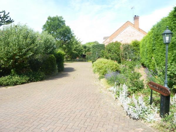 Michael Anthony Bletchley - Stoke Hammond - Driveway